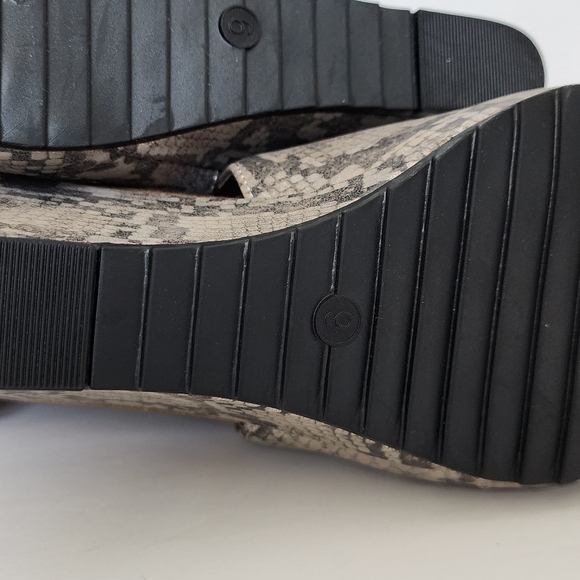 Corkys Brushed Snakeskin Metallic Wedge Sandals NEW - Picture 10 of 11